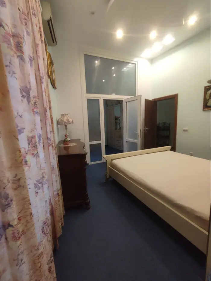 image in gallery 6