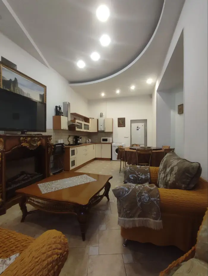 image in gallery 3