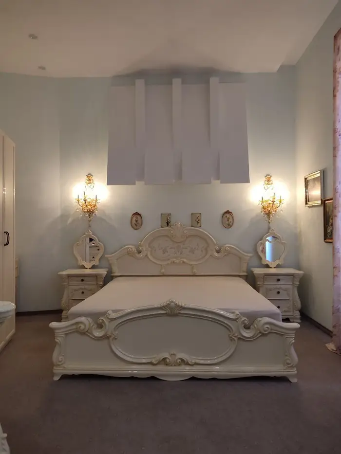 image in gallery 8