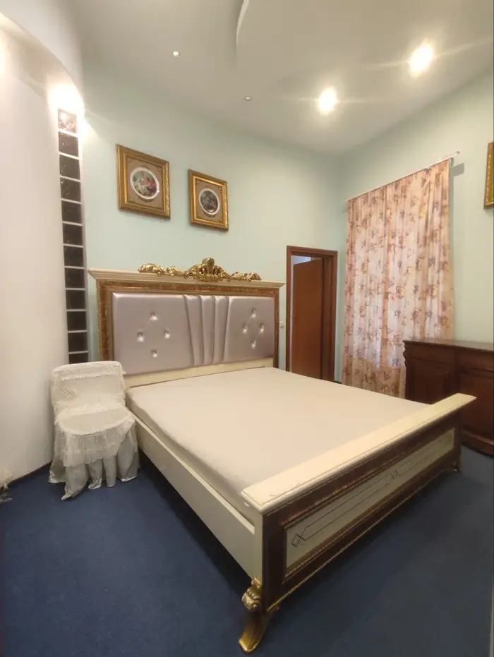 image in gallery 1