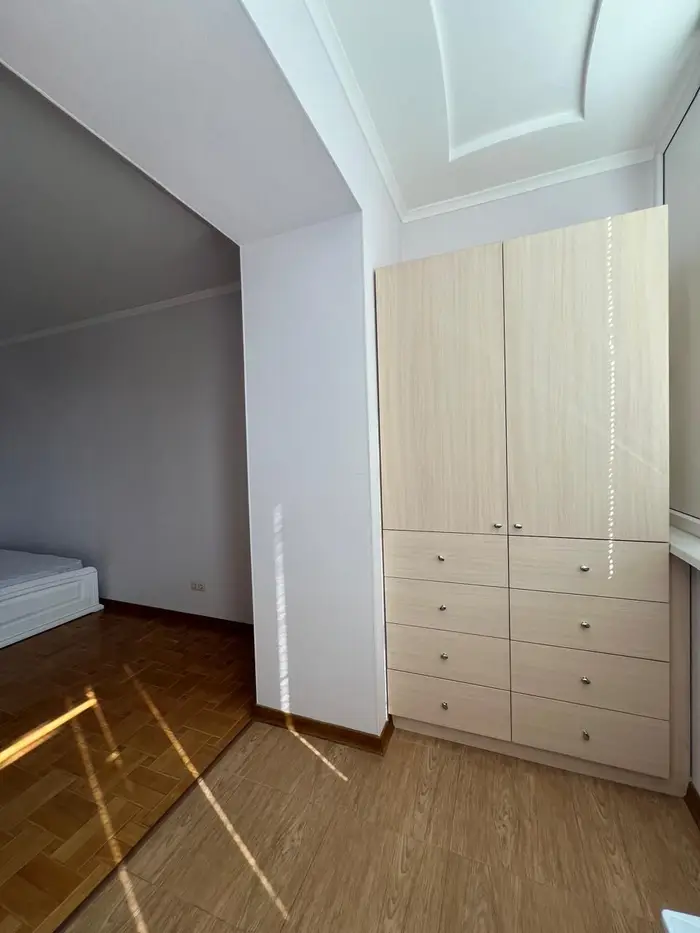 image in gallery 6