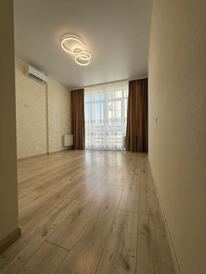 image in gallery 1